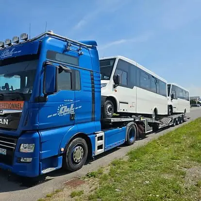 Autocar transportat pe semiremorcă - OL Speditionwagon