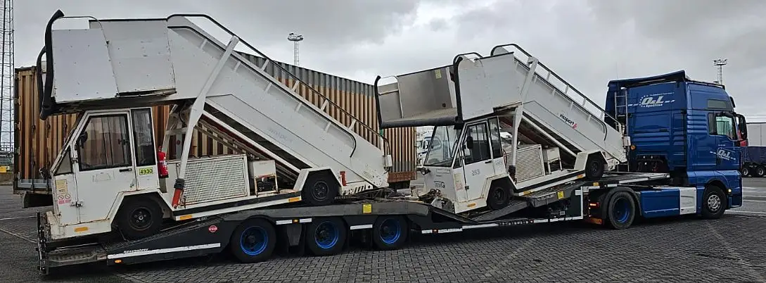 Scări de îmbarcare pentru aeronave, pregătite de transport - OL Speditionwagon