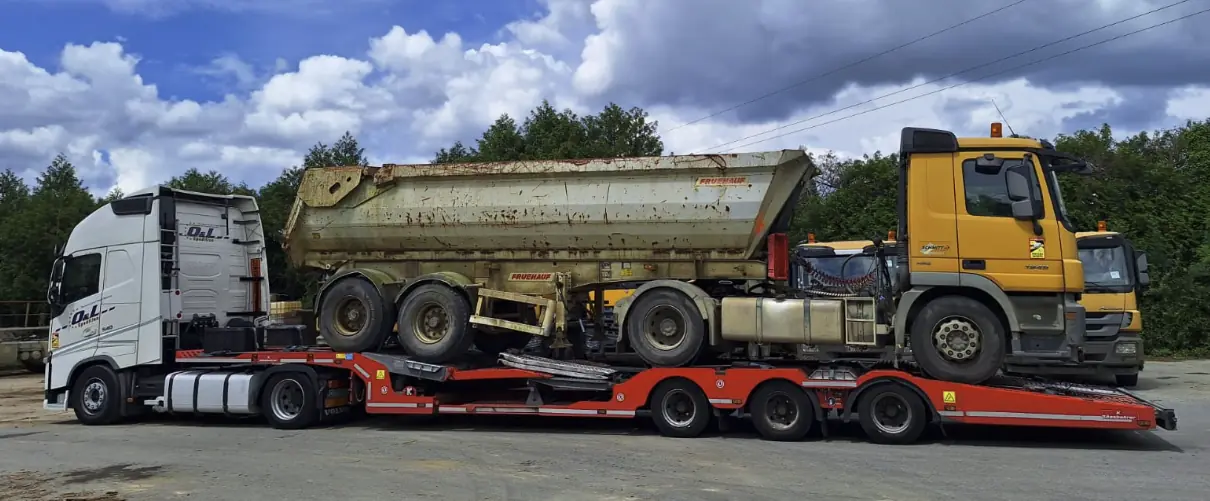 Benă basculantă și cap tractor Mercedes-Benz Actros, transportate simultan - OL Speditionwagon