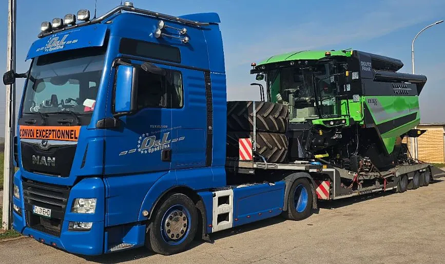 Combină agricolă Deutz-Fahr transportată - OL Speditionwagon
