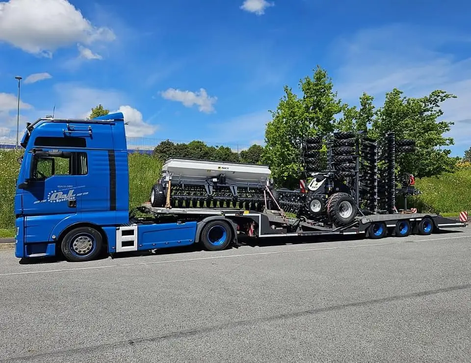 Semănătoare și combinator agricol transportate - OL Speditionwagon