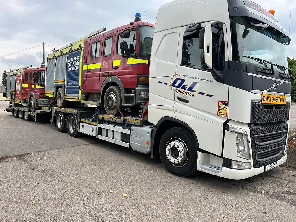 Trei autospeciale de pompieri transportate - OL Speditionwagon