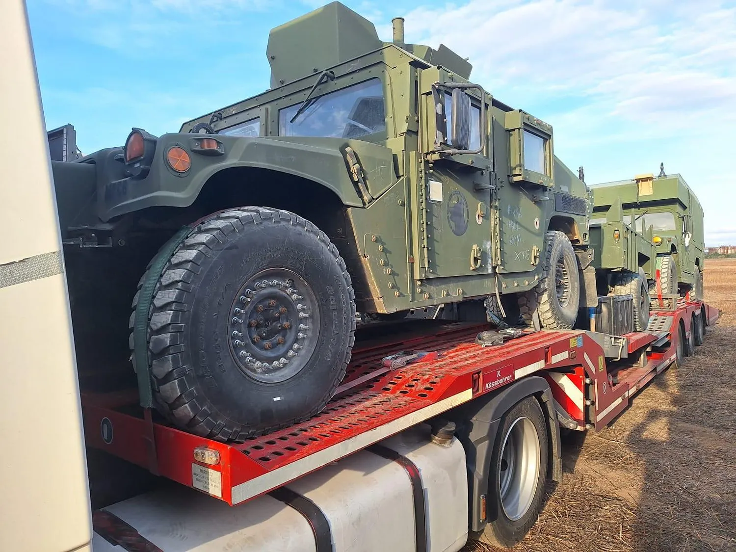 Vehicule militare blindate transportate pe semiremorca Kässbohrer - OL Speditionwagon