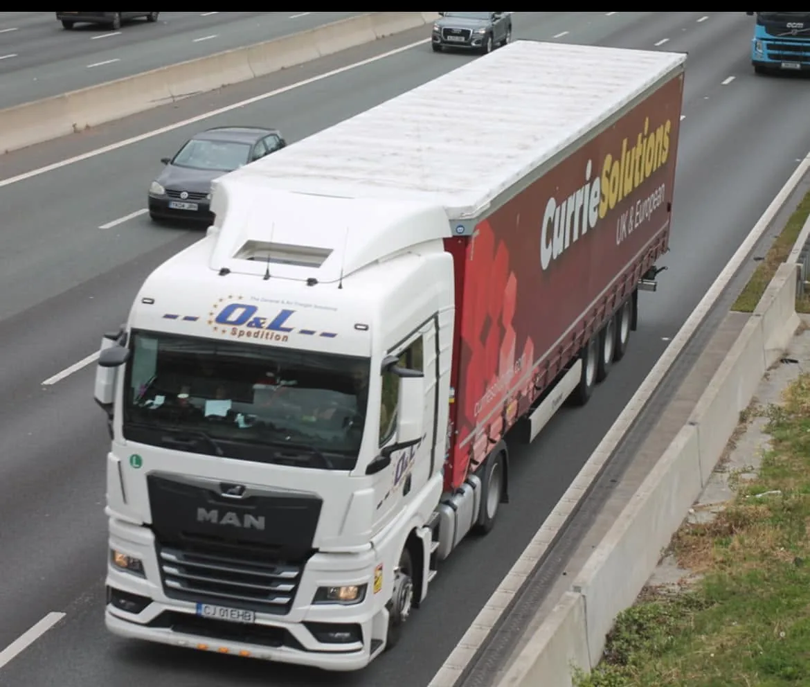 MAN O&L, transport internațional cu semiremorcă prelată