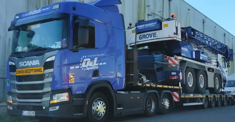 Transport macara mobilă Grove cu escortă, convoi exceptional